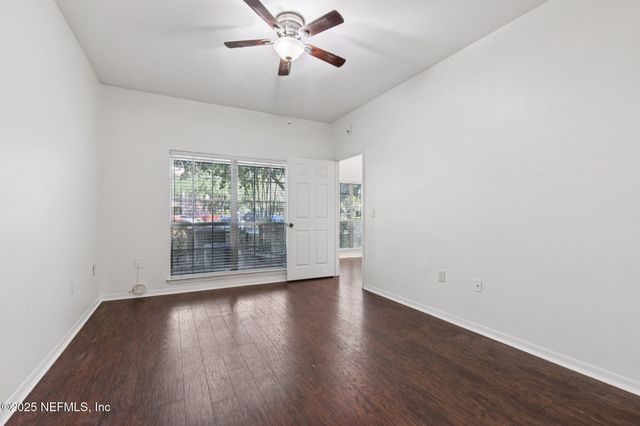 7800 POINT MEADOWS Drive, 613, Jacksonville, FL 32256