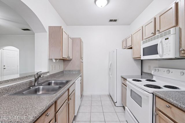 7800 POINT MEADOWS Drive, 613, Jacksonville, FL 32256