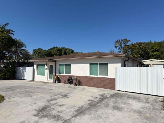 905 Atlantic Ave, Opa-locka, FL 33054