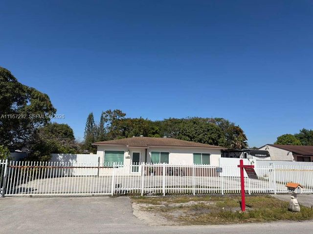 905 Atlantic Ave, Opa-locka, FL 33054