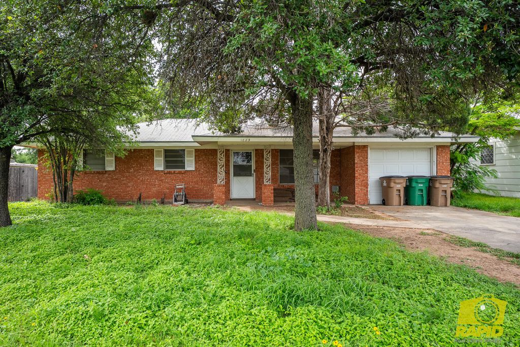 Image 1 of property listing at 1823 Edmund Boulevard, San Angelo, TX 76901