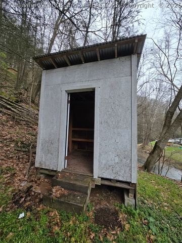 92 Mooney Lane, Charleston, WV 25314