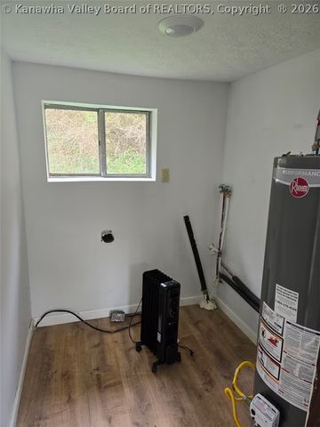 92 Mooney Lane, Charleston, WV 25314