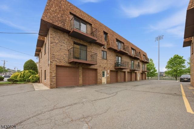 825 Riverside Ave 203, Lyndhurst Twp., NJ 07071