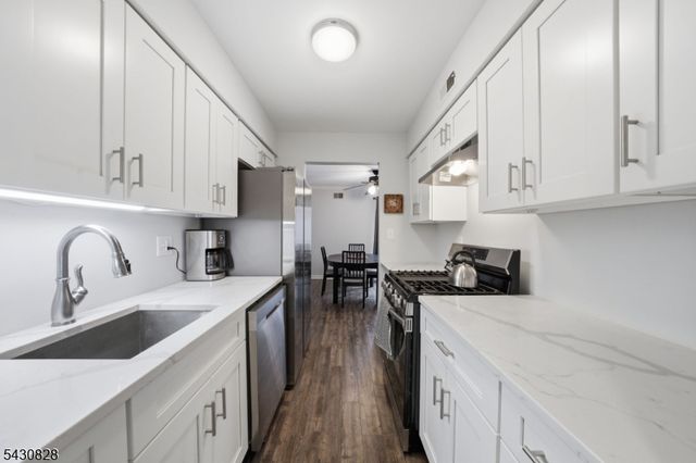 825 Riverside Ave 203, Lyndhurst Twp., NJ 07071
