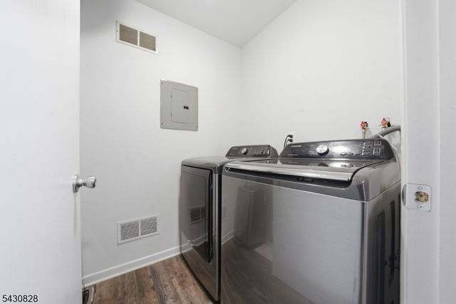 825 Riverside Ave 203, Lyndhurst Twp., NJ 07071