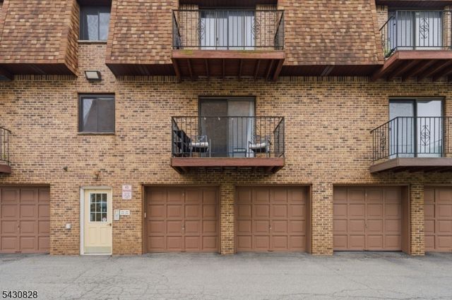 825 Riverside Ave 203, Lyndhurst Twp., NJ 07071