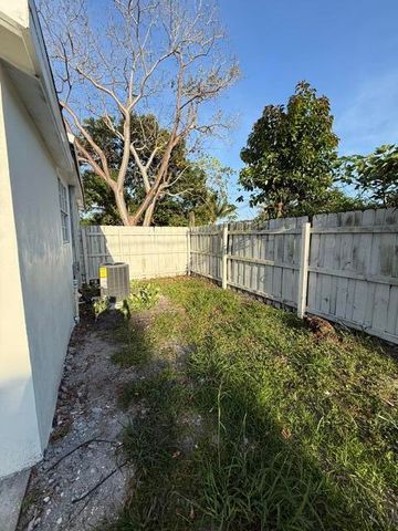 409 Perry Avenue, Greenacres, FL 33463