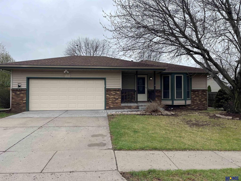 4121 Duxhall Drive, Lincoln, NE 68516