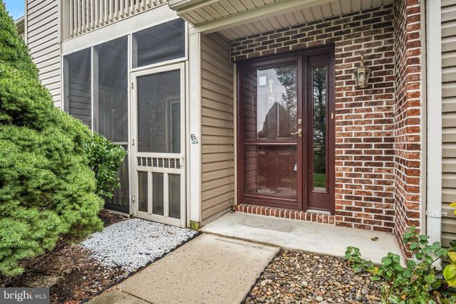 18 WILTSHIRE EAST ST, Carlisle, PA 17015