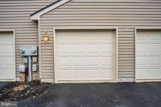 18 WILTSHIRE EAST ST, Carlisle, PA 17015