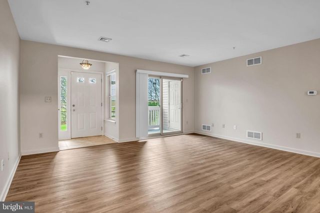 18 WILTSHIRE EAST ST, Carlisle, PA 17015