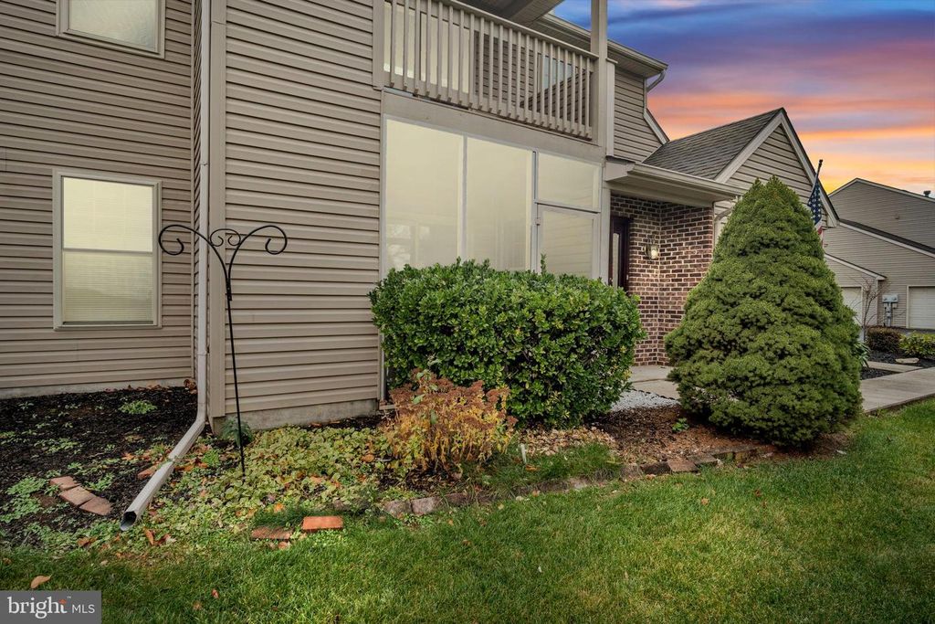 18 WILTSHIRE EAST ST, Carlisle, PA 17015