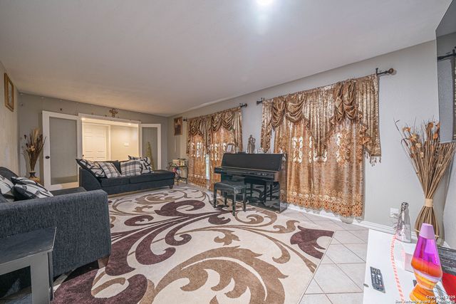 3407 Prince George Dr, San Antonio, TX 78230