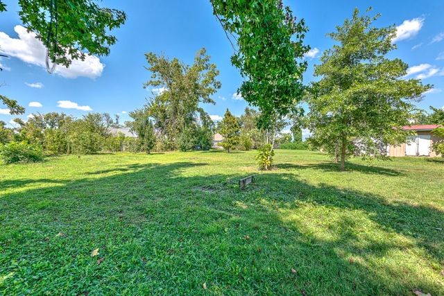 415 W Persimmon Street, Rogers, AR 72756