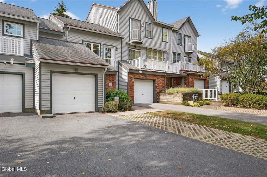 22 Lakeview Road, Saratoga Springs, NY 12866