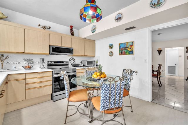 7701 Center Bay Dr, North Bay Village, FL 33141