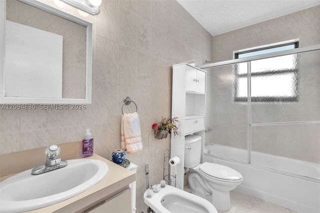 7701 Center Bay Dr, North Bay Village, FL 33141