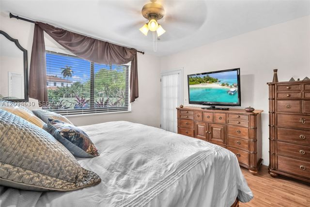 7701 Center Bay Dr, North Bay Village, FL 33141