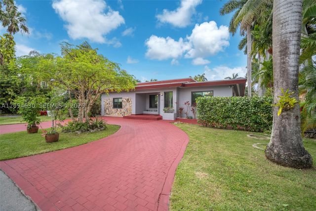 7701 Center Bay Dr, North Bay Village, FL 33141