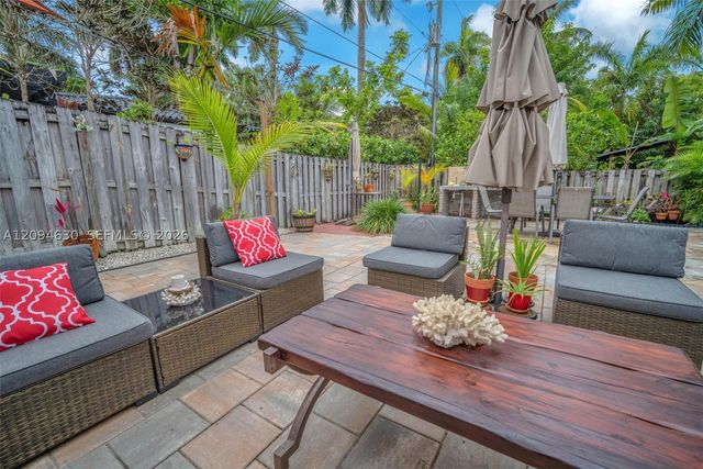 7701 Center Bay Dr, North Bay Village, FL 33141
