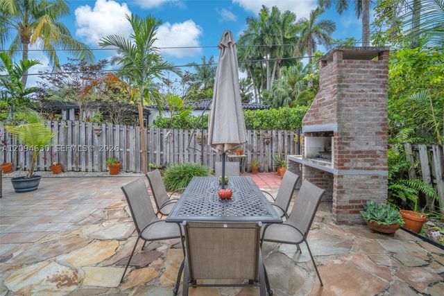 7701 Center Bay Dr, North Bay Village, FL 33141