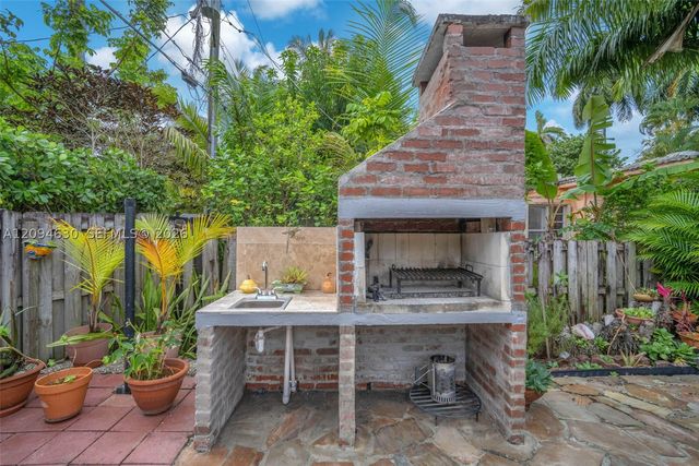 7701 Center Bay Dr, North Bay Village, FL 33141