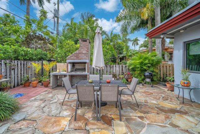 7701 Center Bay Dr, North Bay Village, FL 33141