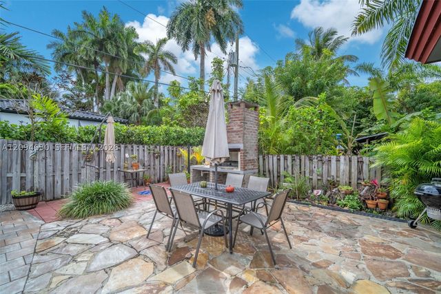 7701 Center Bay Dr, North Bay Village, FL 33141