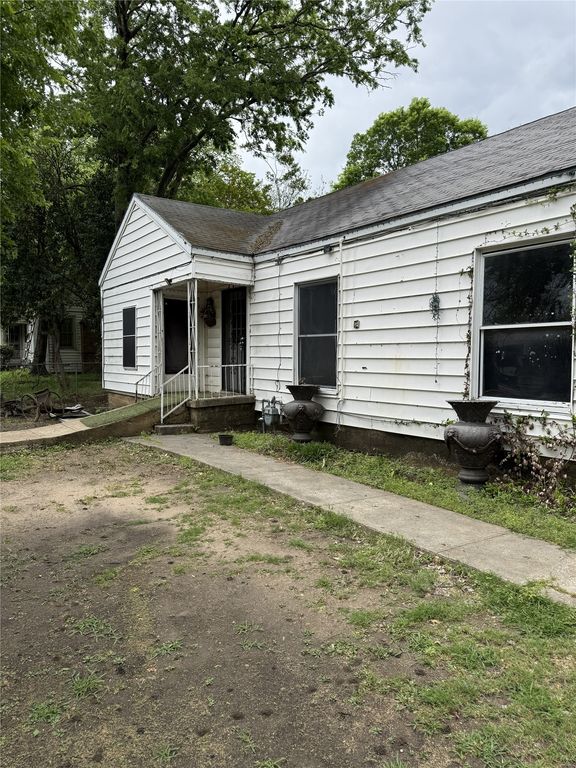 3303 Pleasant Drive, Dallas, TX 75227