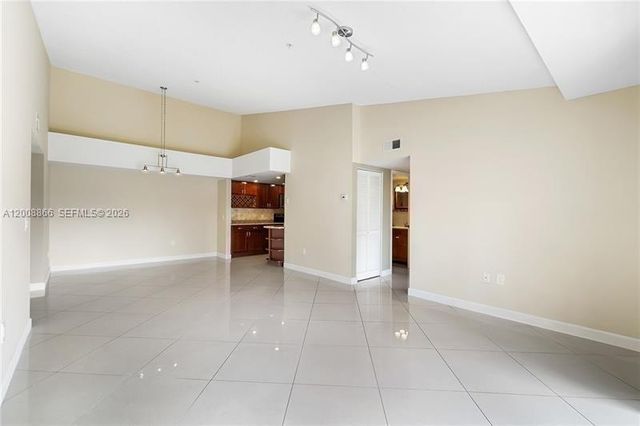 4197 N Haverhill Rd 213, West Palm Beach, FL 33417