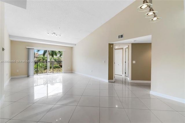 4197 N Haverhill Rd 213, West Palm Beach, FL 33417