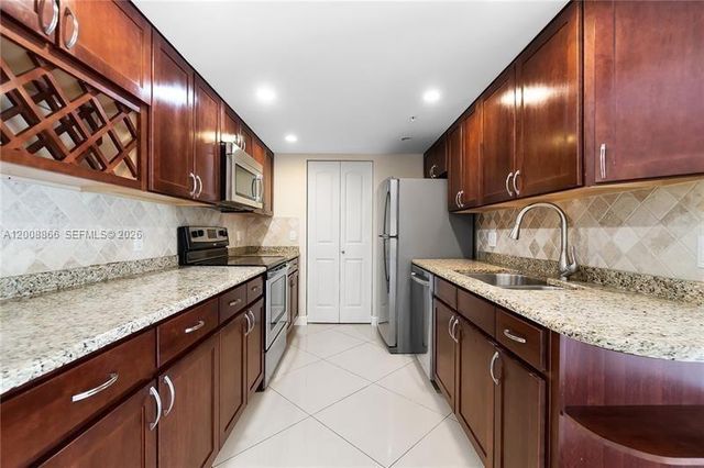4197 N Haverhill Rd 213, West Palm Beach, FL 33417