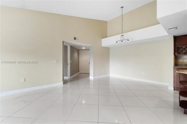 4197 N Haverhill Rd 213, West Palm Beach, FL 33417
