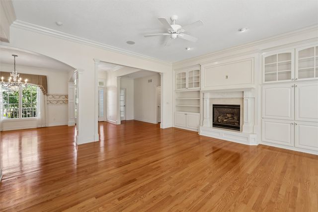 6908 NW 83rd Avenue, Johnston, IA 50131