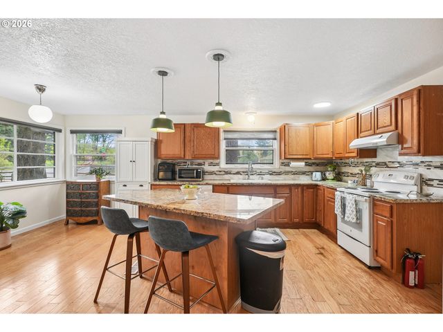 14005 Ne HALSEY St, Portland, OR 97230