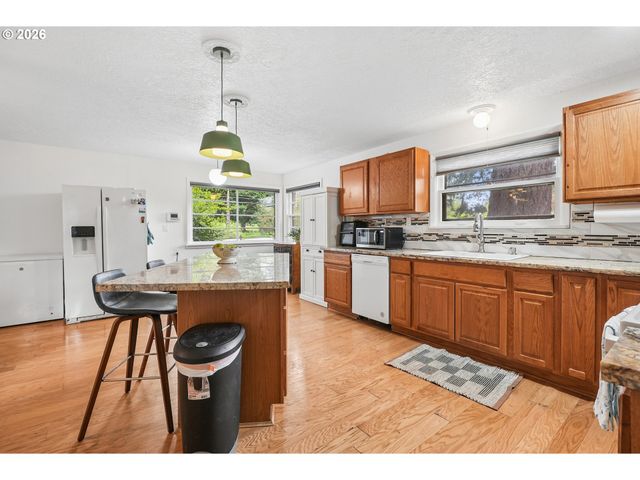 14005 Ne HALSEY St, Portland, OR 97230