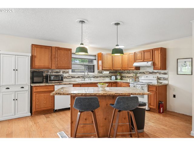 14005 Ne HALSEY St, Portland, OR 97230