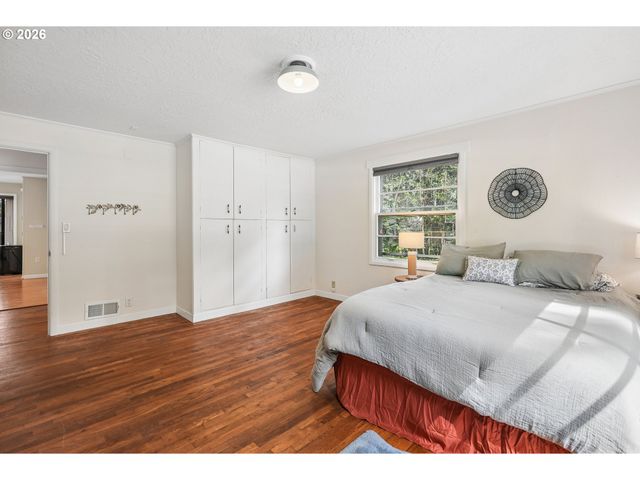 14005 Ne HALSEY St, Portland, OR 97230