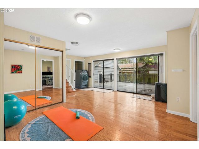 14005 Ne HALSEY St, Portland, OR 97230