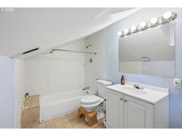 14005 Ne HALSEY St, Portland, OR 97230