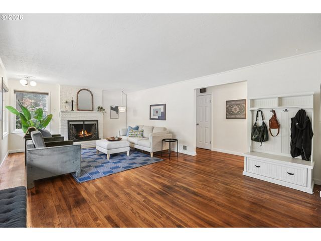 14005 Ne HALSEY St, Portland, OR 97230