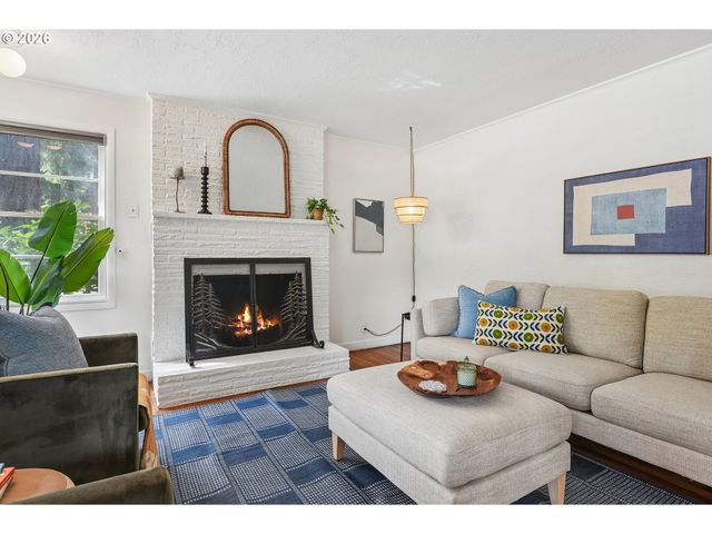 14005 Ne HALSEY St, Portland, OR 97230