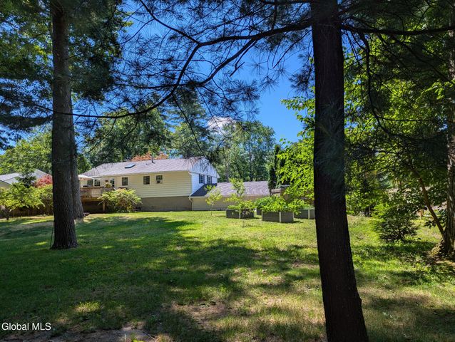 16 Sylvan Lane, Clifton Park, NY 12065