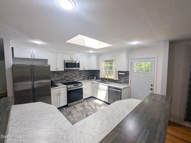 16 Sylvan Lane, Clifton Park, NY 12065