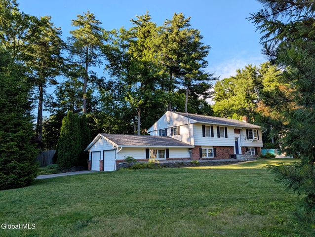 16 Sylvan Lane, Clifton Park, NY 12065