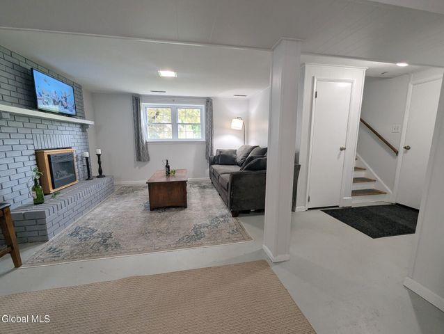 16 Sylvan Lane, Clifton Park, NY 12065