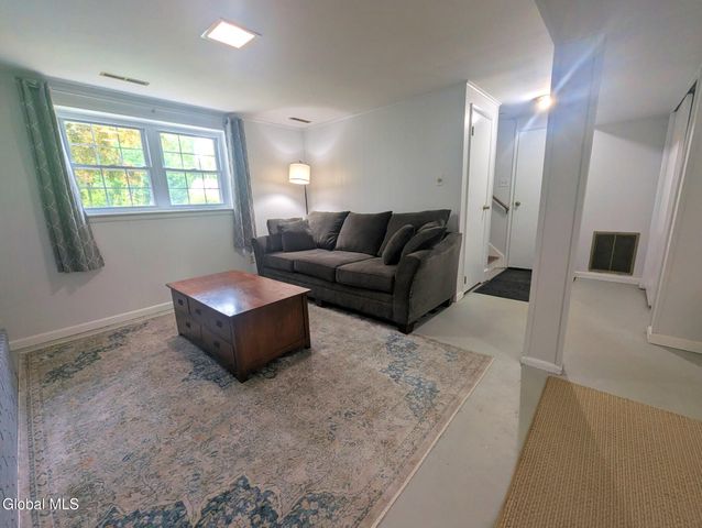 16 Sylvan Lane, Clifton Park, NY 12065