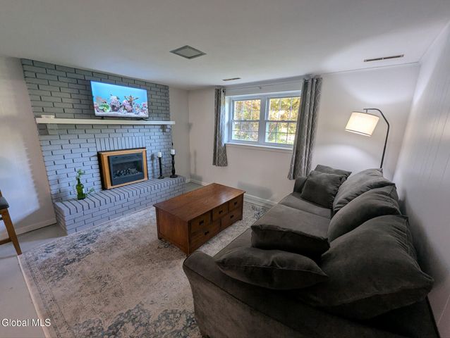 16 Sylvan Lane, Clifton Park, NY 12065
