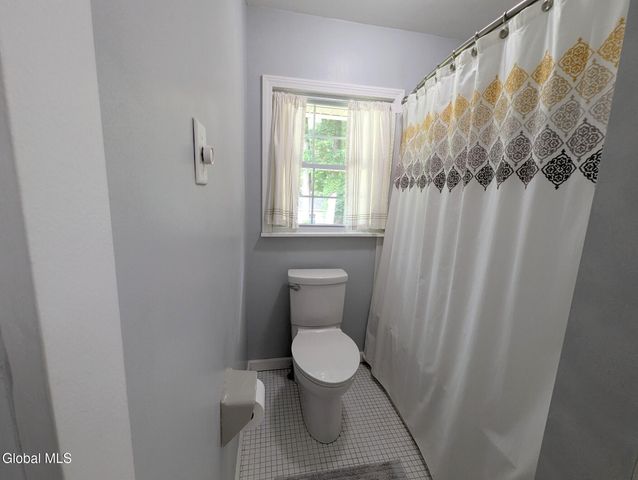 16 Sylvan Lane, Clifton Park, NY 12065